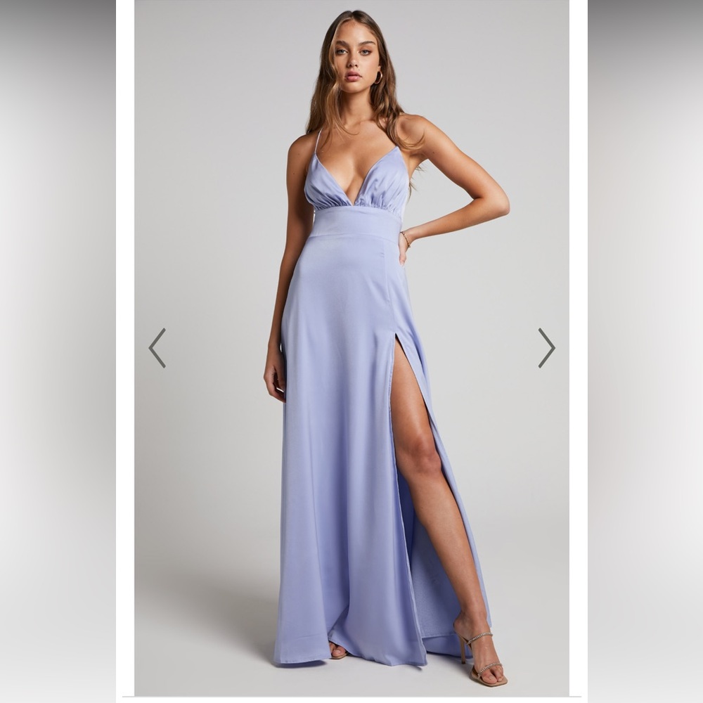 Showpo. Queency Gathered Skirt Plunge Maxi Dress in size 6. Fits true to size.